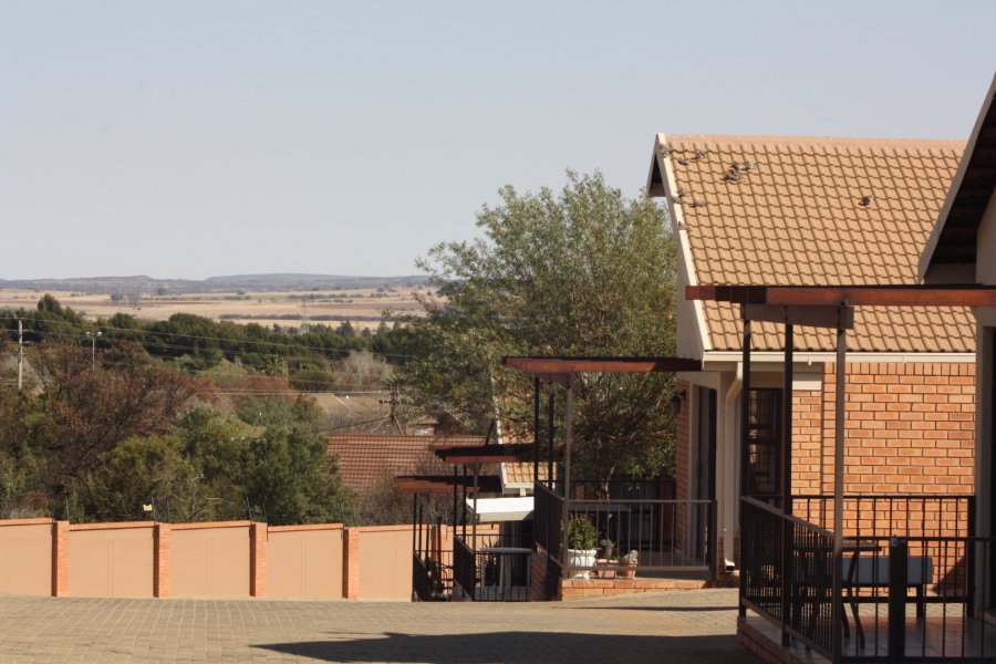 2 Bedroom Property for Sale in Langenhovenpark Free State